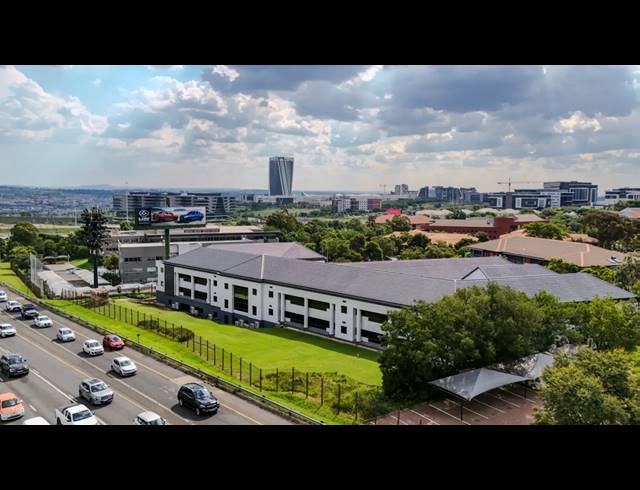 1,922M² OFFICE TO LET IN VORNA VALLEY